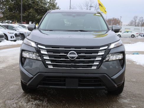 Used 2024 Nissan Rogue SV image 3