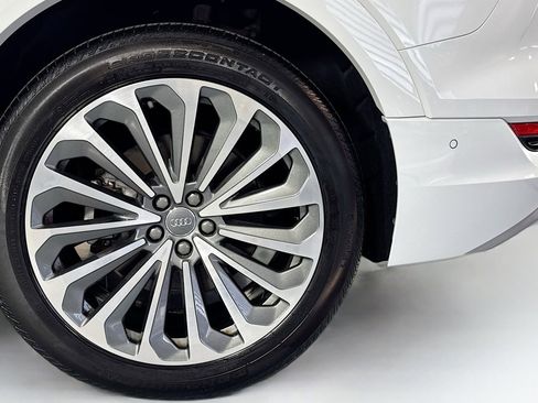 Used 2019 Audi e-tron Prestige w/ Prestige Package image 30