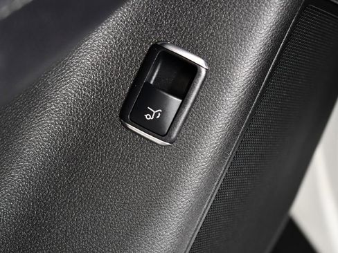 Used 2018 Mercedes-Benz GLE 350 4MATIC image 25