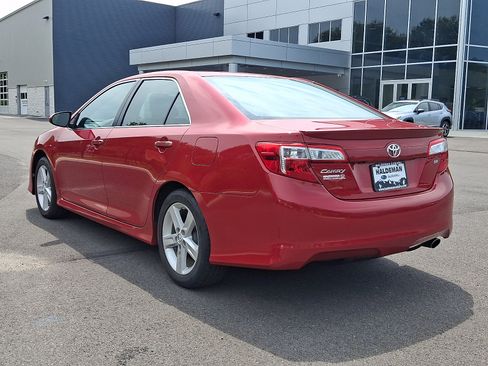 Used 2014 Toyota Camry SE FWD image 5