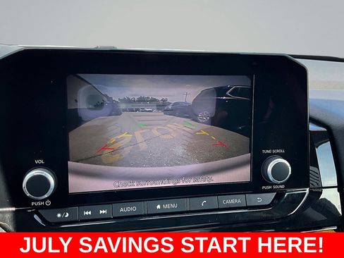 Used 2024 Nissan Pathfinder SV FWD image 18