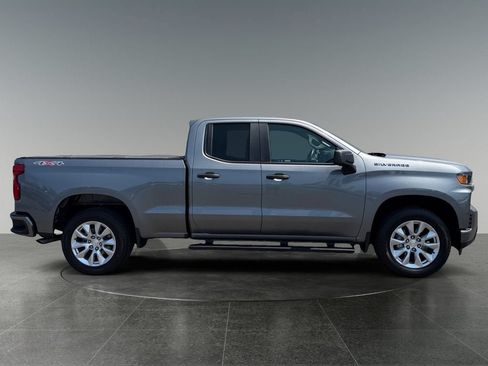 Used 2020 Chevrolet Silverado 1500 Custom w/ Custom Value Package AWD/4WD image 10