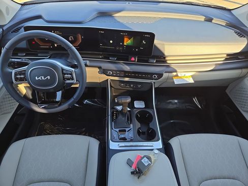 New 2026 Kia Carnival EX image 21