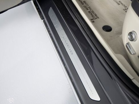 Used 2022 Lucid Air Grand Touring image 14