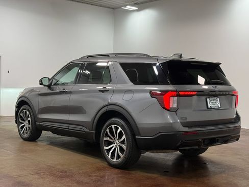 Used 2025 Ford Explorer ST-Line AWD/4WD image 5