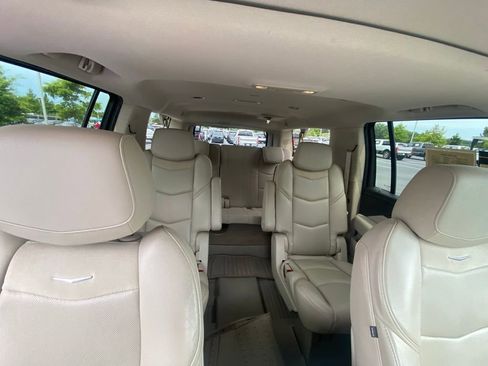 Used 2018 Cadillac Escalade ESV Luxury AWD/4WD image 29