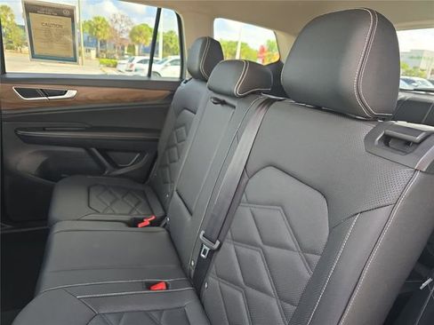 Used 2025 Volkswagen Atlas SE image 15