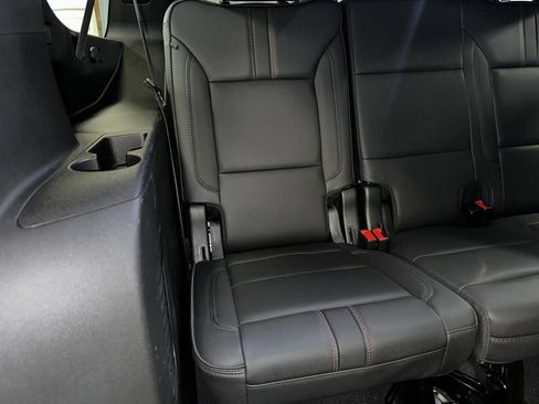 Used 2023 Chevrolet Suburban RST w/ Sport Performance Package image 34