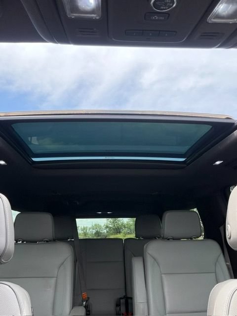 Used 2023 GMC Yukon XL SLT AWD/4WD image 17