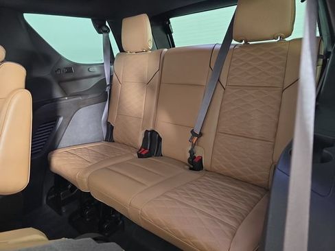 Used 2021 Cadillac Escalade Premium Luxury w/ Driver Assist Tech Package AWD/4WD image 21