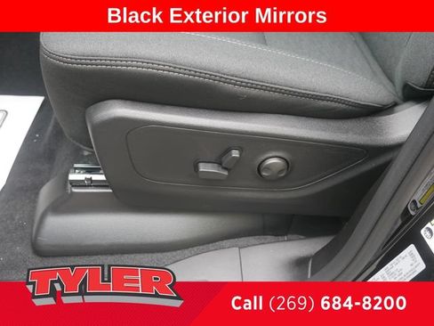 New 2026 RAM 1500 4x4 Crew Cab image 24