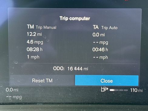 Used 2025 Volvo XC40 B5 Core image 10