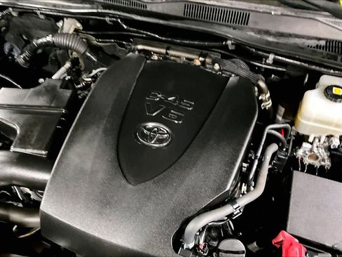 Used 2018 Toyota Tacoma TRD Off-Road w/ Technology Package image 33