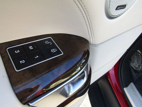 Used 2015 Land Rover Range Rover Supercharged image 24