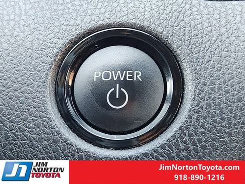 Used 2025 Toyota Camry SE image 23