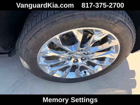 Used 2024 Chevrolet Suburban High Country AWD/4WD image 9