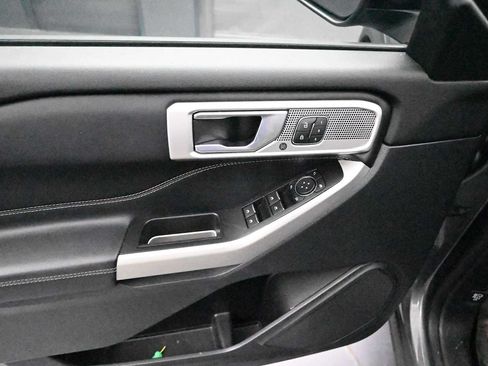 Used 2021 Ford Explorer Limited w/ Equipment Group 301A AWD/4WD image 11