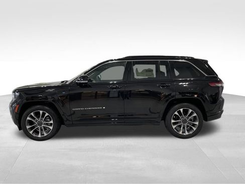Used 2024 Jeep Grand Cherokee Overland w/ Advanced Protech Group III AWD/4WD image 10