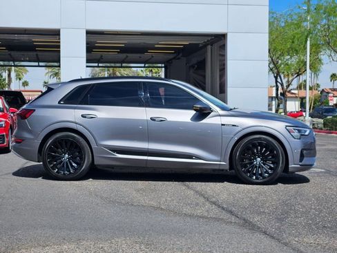 Used 2019 Audi e-tron Prestige w/ Prestige Package image 5