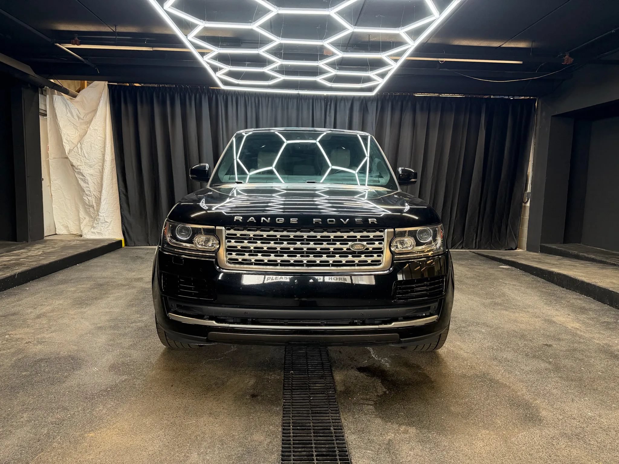 Used 2017 Land Rover Range Rover HSE AWD/4WD image 2