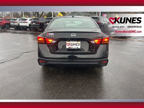 Used 2024 Nissan Altima 2.5 SV image 8