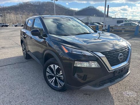 Used 2023 Nissan Rogue SV image 41