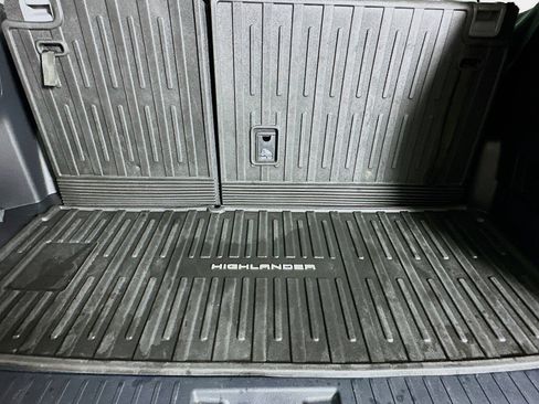 Used 2023 Toyota Highlander LE image 30