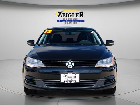 Used 2012 Volkswagen Jetta SE FWD image 2