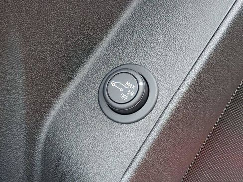 Used 2024 Chevrolet Equinox LT FWD image 22