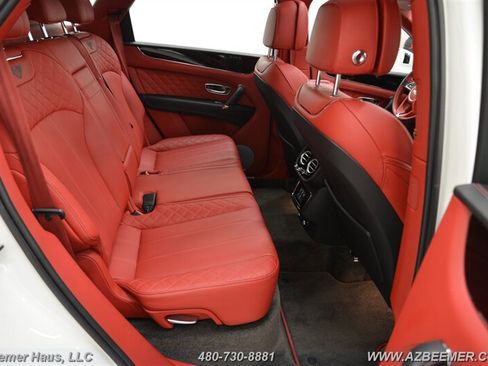 Used 2019 Bentley Bentayga AWD/4WD image 22