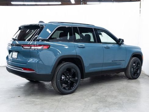 New 2026 Jeep Grand Cherokee Limited w/ Limited Altitude Package AWD/4WD image 6