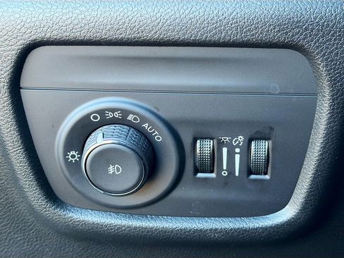 Used 2024 Jeep Grand Cherokee Limited image 37