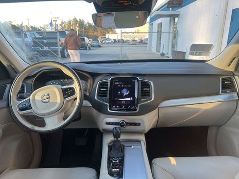 Used 2017 Volvo XC90 T6 Momentum w/ Vision Package image 9
