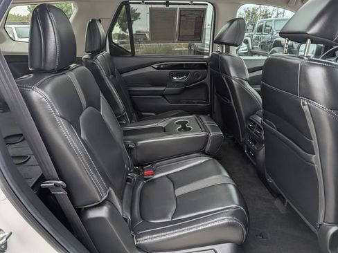 Used 2025 Honda Pilot Touring image 31