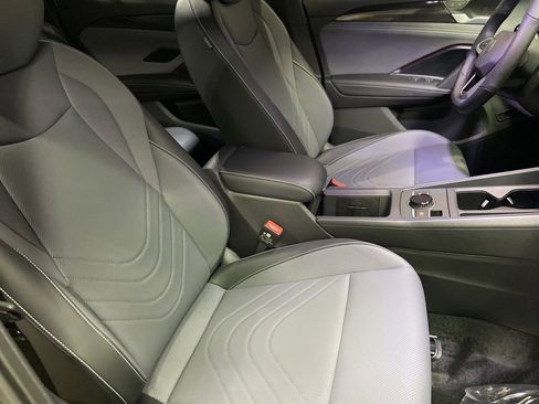 New 2026 Volkswagen Tiguan SE R-Line image 8