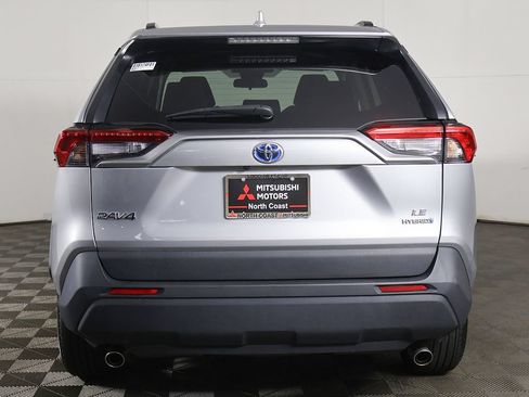 Used 2021 Toyota RAV4 LE AWD/4WD image 9