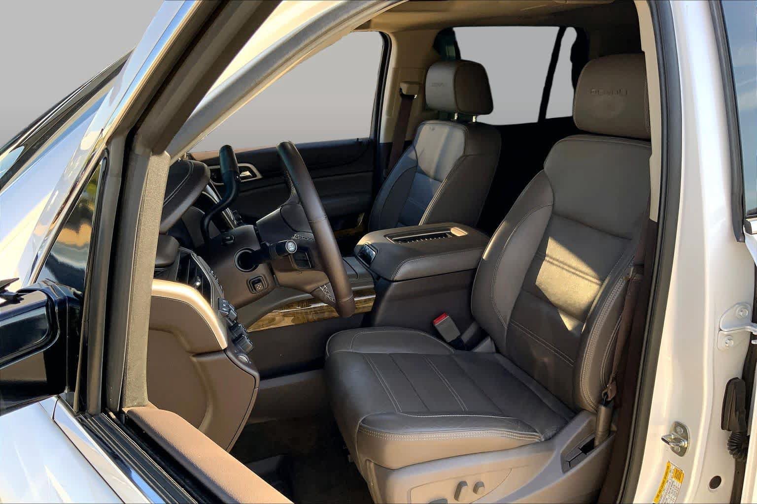 Used 2017 GMC Yukon Denali w/ Open Road Package AWD/4WD image 8