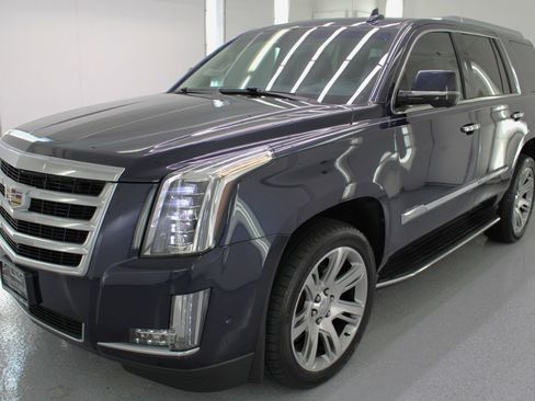 Used 2018 Cadillac Escalade Luxury image 5