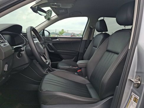 Used 2022 Volkswagen Tiguan SE AWD/4WD image 13