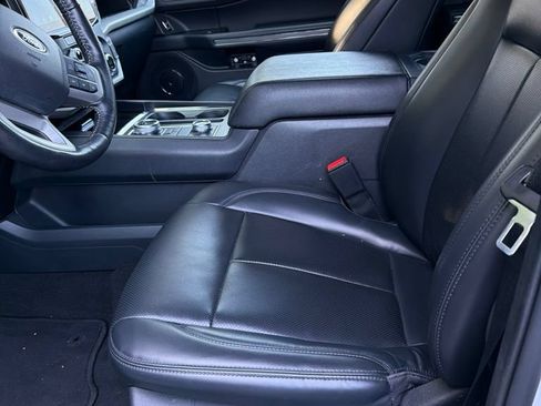 Used 2024 Ford Expedition XLT AWD/4WD image 3