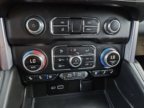 Used 2024 GMC Yukon SLT RWD image 25