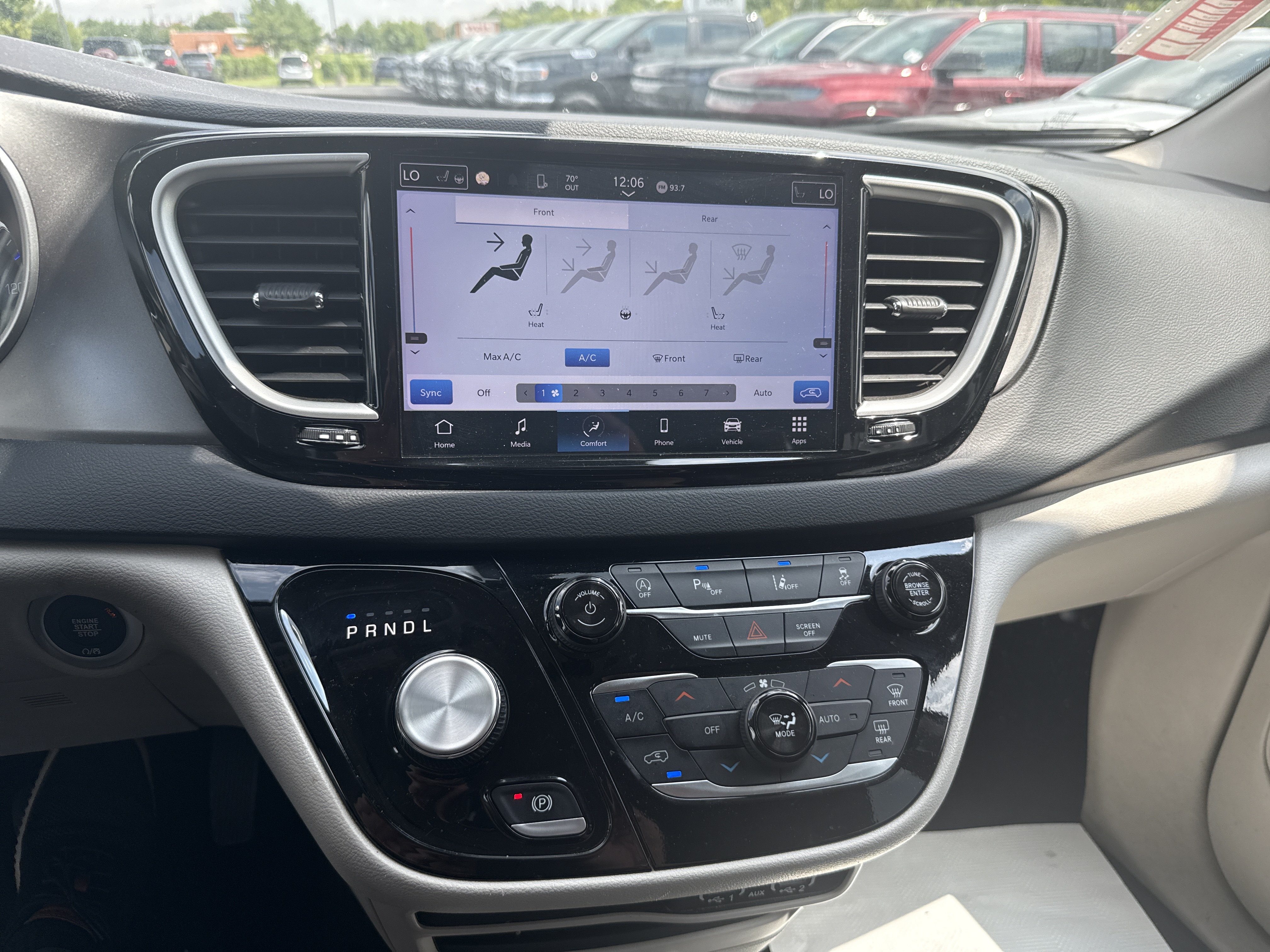 Used 2024 Chrysler Pacifica Touring-L FWD image 27