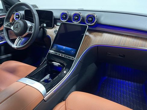 Used 2025 Mercedes-Benz C 300 4MATIC Sedan image 28