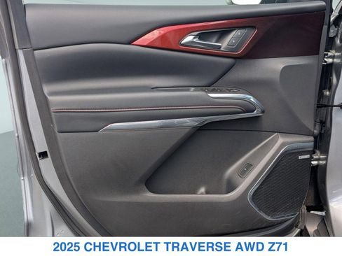 Used 2025 Chevrolet Traverse Z71 w/ Enhanced Driving Package AWD/4WD image 11