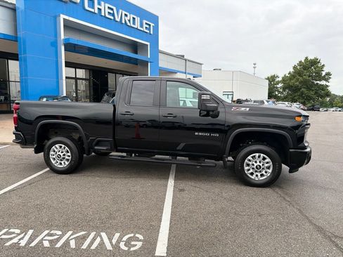 Used 2026 Chevrolet Silverado 2500 Custom w/ Custom Convenience Package AWD/4WD image 2