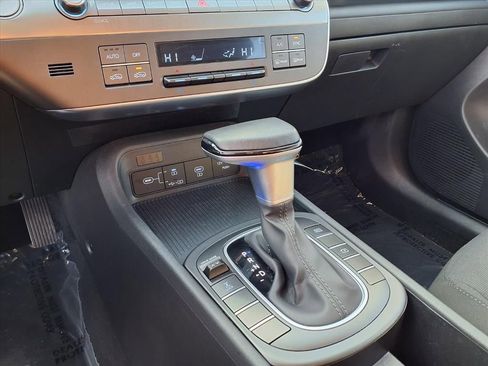Used 2025 Hyundai Kona SEL image 10