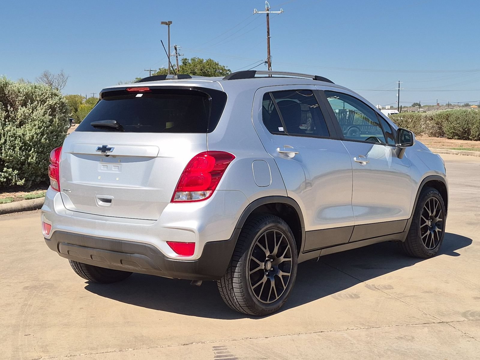 Used 2021 Chevrolet Trax LT w/ Sport Edition FWD image 3