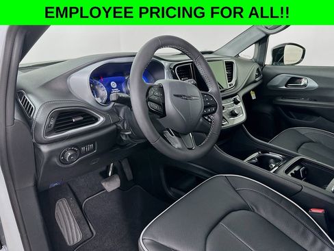 New 2026 Chrysler Pacifica Limited w/ S Appearance Package image 11