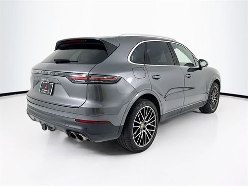 Used 2023 Porsche Cayenne S image 9