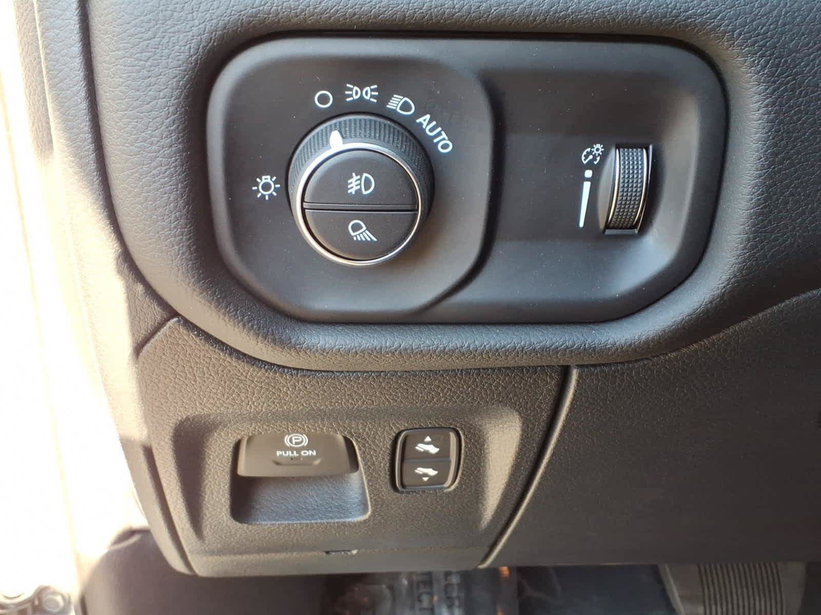 Used 2025 RAM 1500 Big Horn AWD/4WD image 35